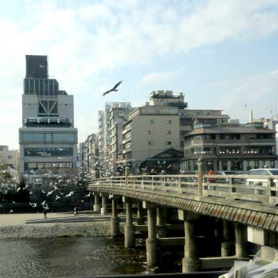 O勴