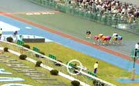 ゴール前。2番車自称静岡の赤い彗星新田（静岡）が後続千切った！